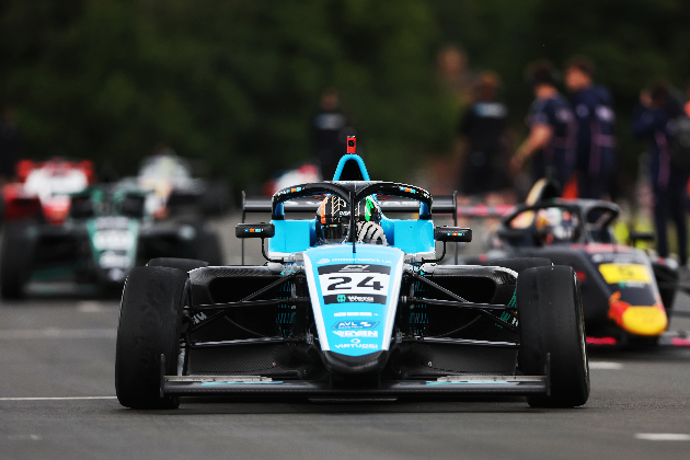 Vissza a bajnoki csatába – Molnár Martin kedvenc pályáján folytatódik a brit F4 szezonja